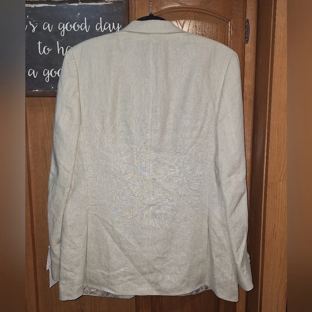 A Lauren Ralph Lauren 100% linen Blayton tan single breasted blazer in a size 20